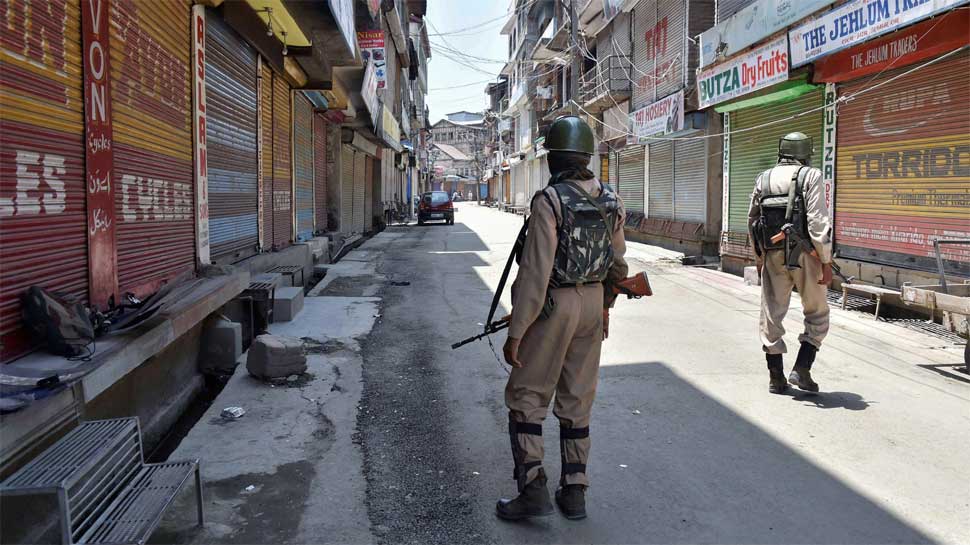 J&amp;K Police officer, Hizbul man arrested for sending local youth to PoK for terror training