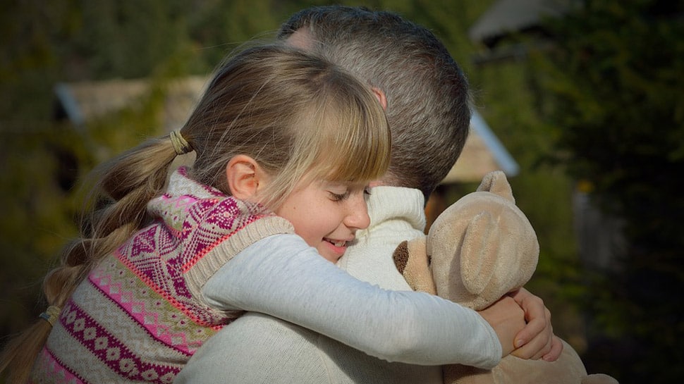 Close ties with father help daughters overcome loneliness: Scientists 