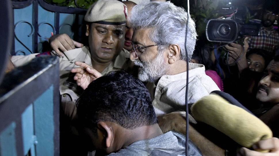 Heavy security outside activist Gautam Navlakha&#039;s residence