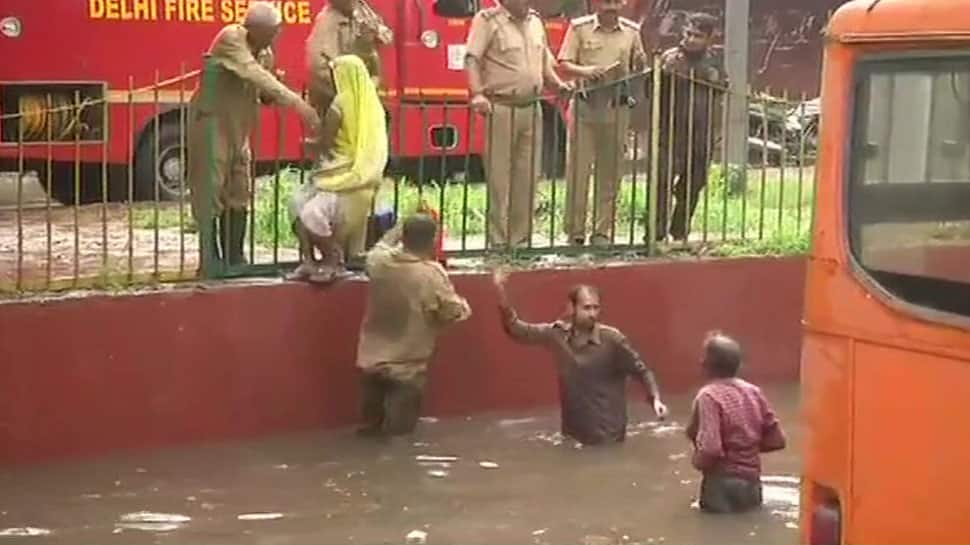 Heavy rain lashes Delhi-NCR, traffic jam, waterlogging at several places