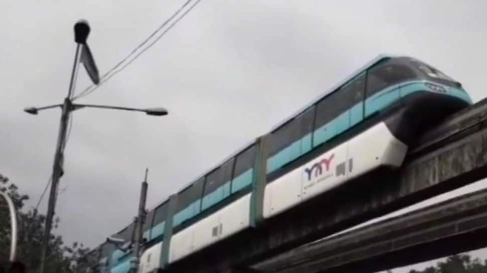 Mumbai&#039;s monorail develops snag, fire brigade comes to the rescue