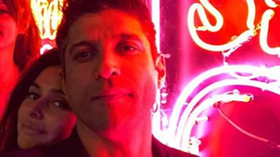 Shibani Dandekar shares pic with mystery man, internet feels it&#039;s Farhan Akhtar—See pic