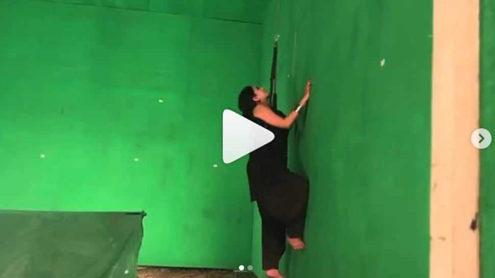 Monalisa hangs upside down, her video will blow your mind-Watch