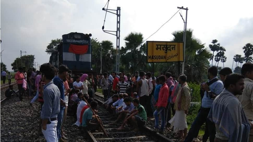 Bharat Bandh against SC/ST Act Amendment: Protesters burn tyres, stop trains in Bihar&#039;s Arrah, Patna, Darbhanga, Munger