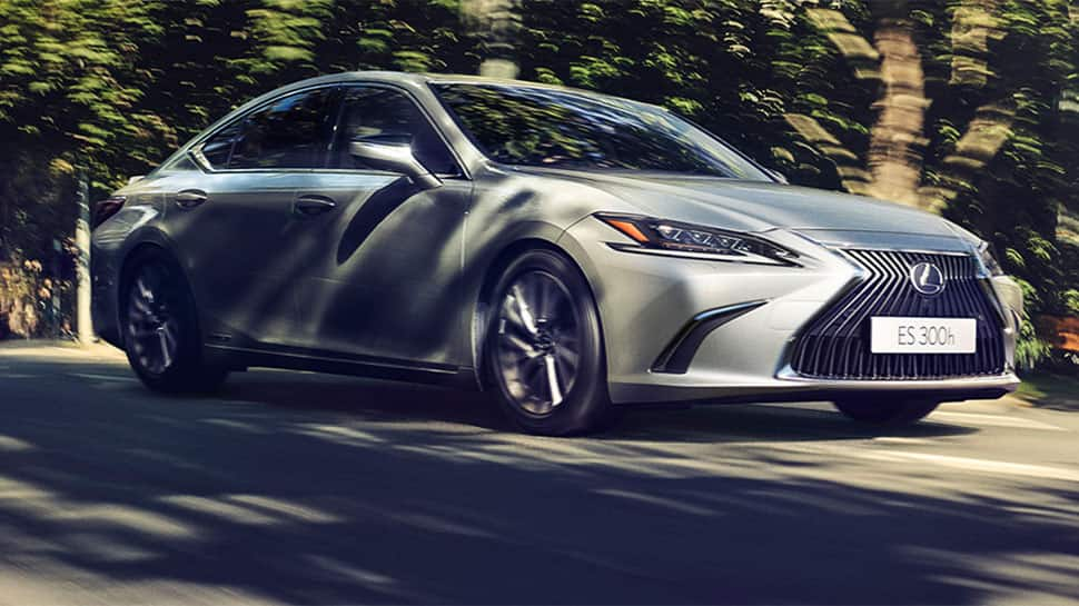 Lexus life. Лексус 300es 2018 затонированный. Lexus es z10 2018-. Лексус 300es 2018 покрашенный. Лексус es300 h. отличия лакшери 1 от 2.