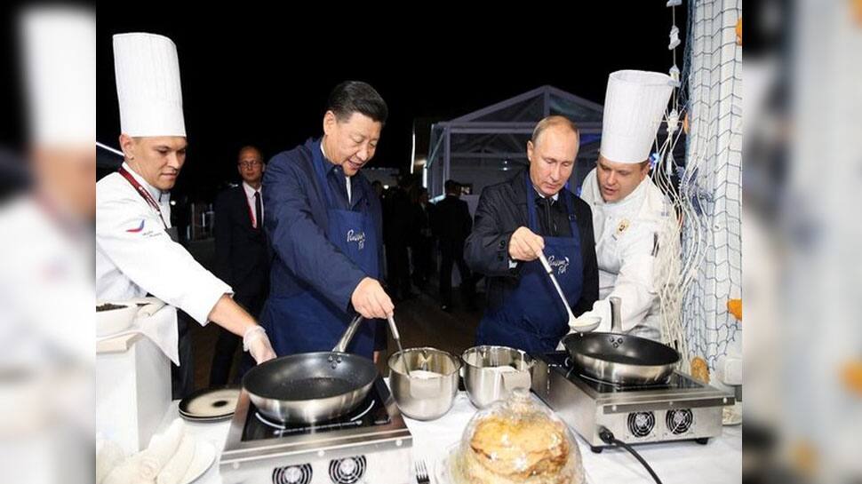 Russian President Vladimir Putin, Chinese prez Xi Jinping turn chefs, flip pancakes in Russia