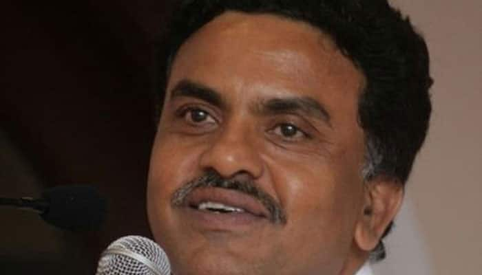 Congress leader Sanjay Nirupam calls Narendra Modi &#039;anpadh-gawar&#039;, opposes screening of film on PM