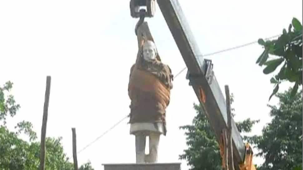 Nehru statue removed in Allahabad for Kumbh &#039;beautification drive&#039;, Congress furious