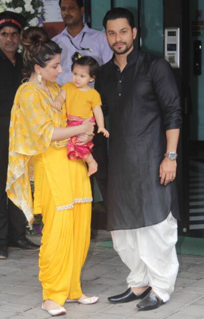 Soha, Inaaya and hubby Kunal at Arpita's Ganpati celebrations