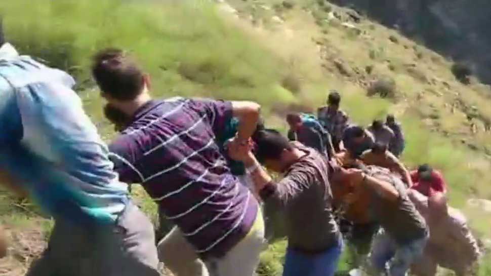 17 dead as mini bus falls into deep gorge in J&amp;K&#039;s Kishtwar, 11 airlifted to Jammu