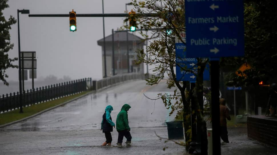 Over 722,000 without power as Hurricane Florence batters Carolinas