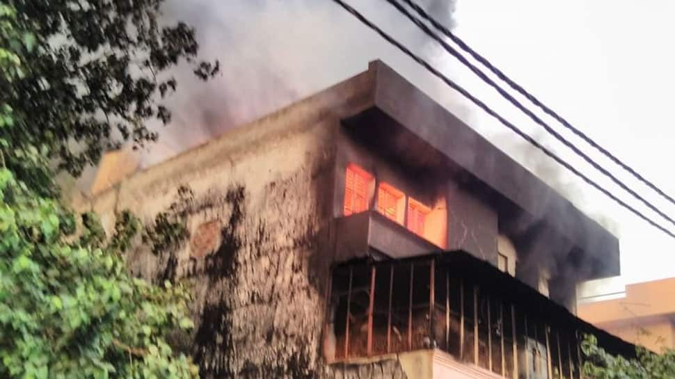 Major blaze in factory in Delhi&#039;s Udyog Nagar, fire fighting ops underway