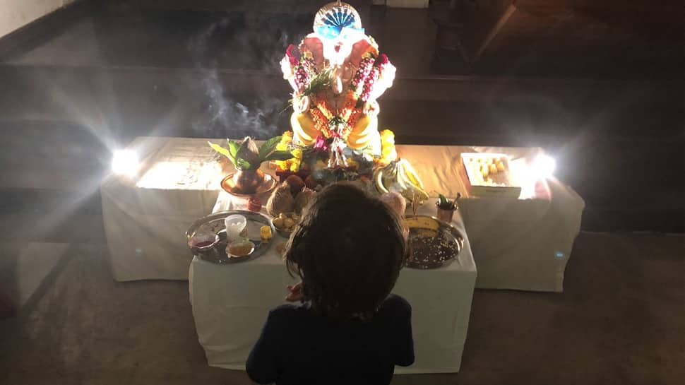 Shah Rukh Khan&#039;s son AbRam praying to Lord Ganesha is too cute for words—Pic