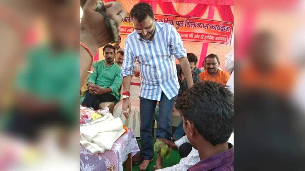 BJP worker washes party MP&#039;s feet in Jharkhand, then drinks that water; MP asks &#039;what&#039;s wrong?&#039;