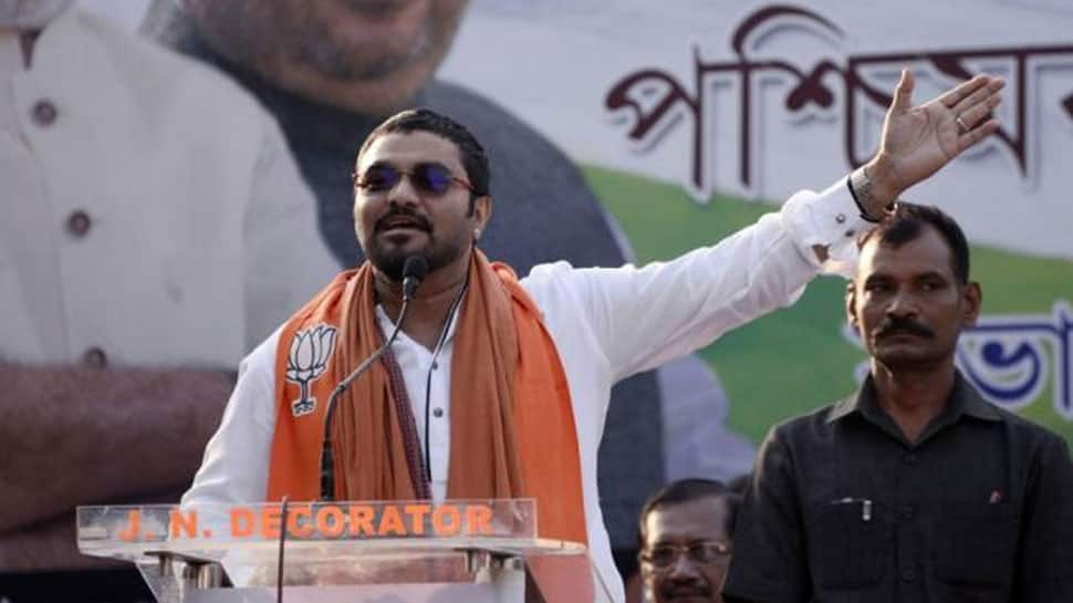 Babul Supriyo shown black flags in Asansol