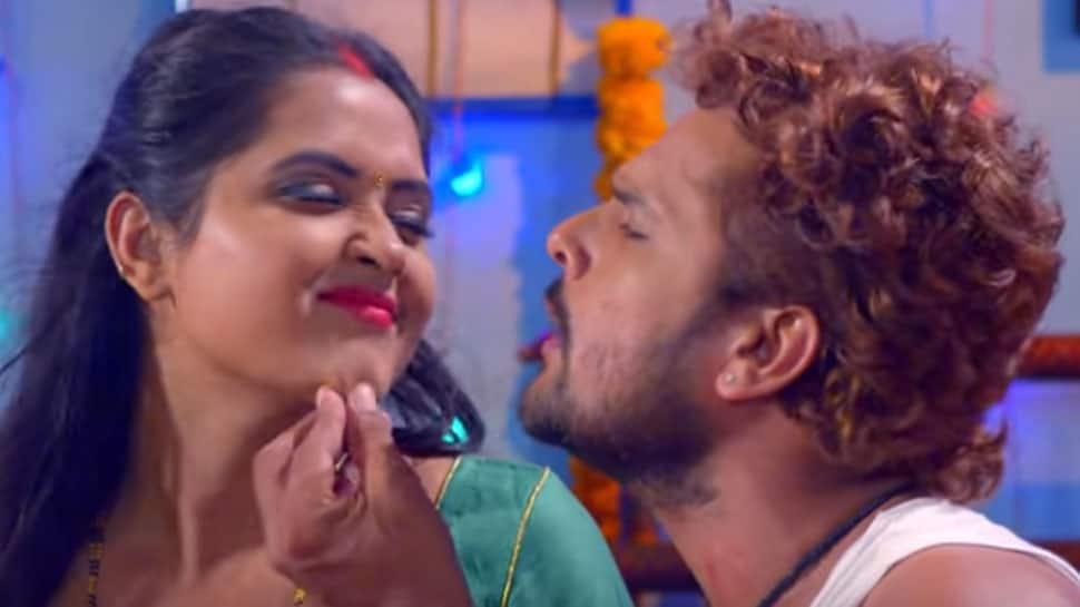 Khesari Lal Yadav and Kajal Raghwani&#039;s &#039;Khoji Naa Balamua Diya Baari&#039; is an ultimate filmi song - Watch