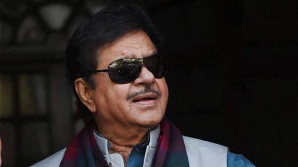 &#039;One man show, two men army&#039;: Shatrughan Sinha&#039;s veiled attack on PM Modi-Amit Shah; alleges EVM tampering 