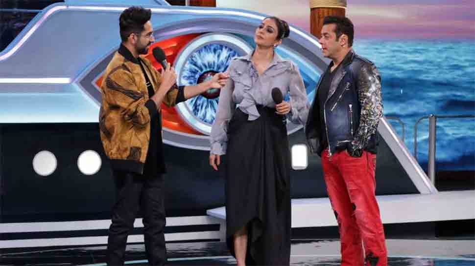 Bigg Boss 12 Weekend Ka Vaar written updates: Salman Khan welcomes Tabu, Ayushmann Khurrana 