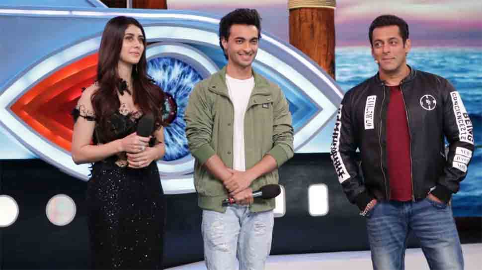 Bigg Boss 12 Weekend Ka Vaar written updates: Salman Khan welcomes LoveYatri cast Aayush Sharma, Warina Hussain