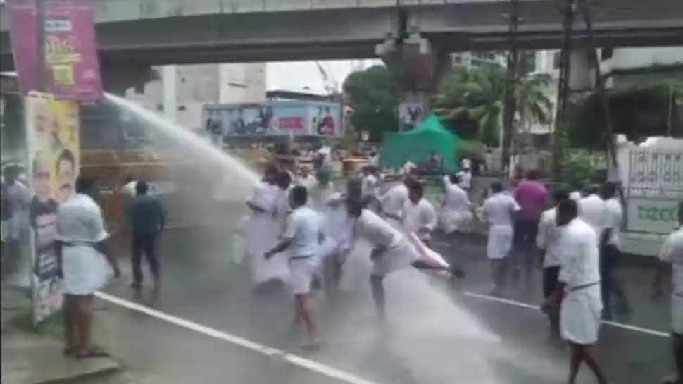 Clashes between Youth Congress members and police in Kochi, 6 injured