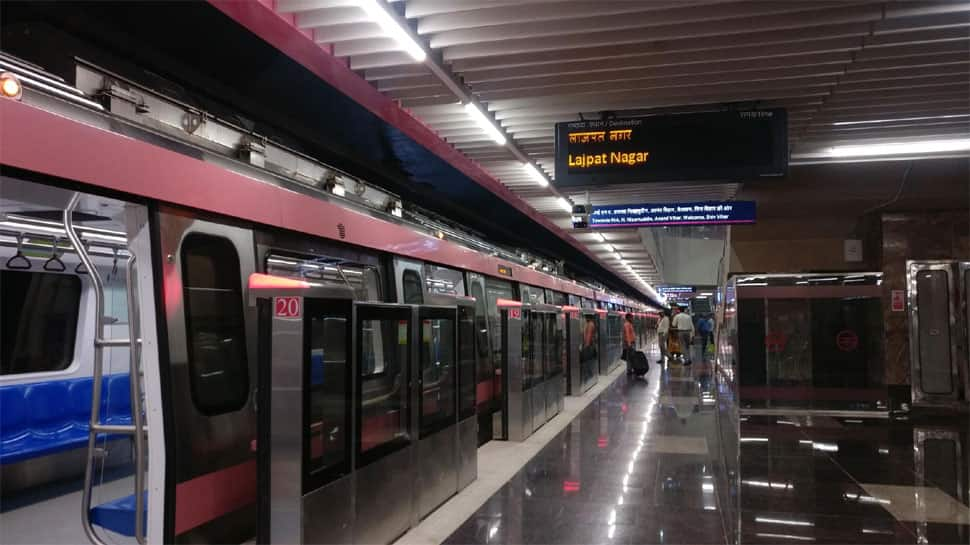 Delhi: 1 dead, 5 injured after &#039;chemical&#039; falls from under-construction metro station on Pink Line