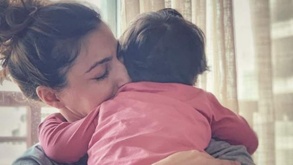 This picture of Soha Ali Khan and daughter Inaaya Naumi Kemmu is all things love!