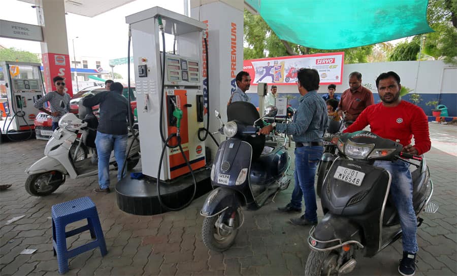 After Centre&#039;s appeal, key states slash petrol, diesel prices by Rs 5 per litre