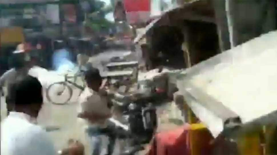 Undertrial prisoners make dramatic bid to escape from police custody in West Bengal - WATCH 