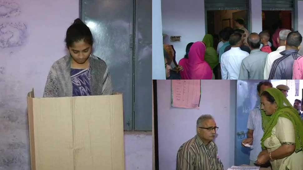 J&amp;K urban local body polls: Voting underway for 422 wards amid tight security