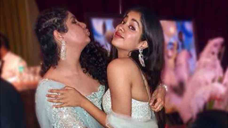 Anshula Kapoor showers love on sister Janhvi Kapoor with this cute selfie — Check out