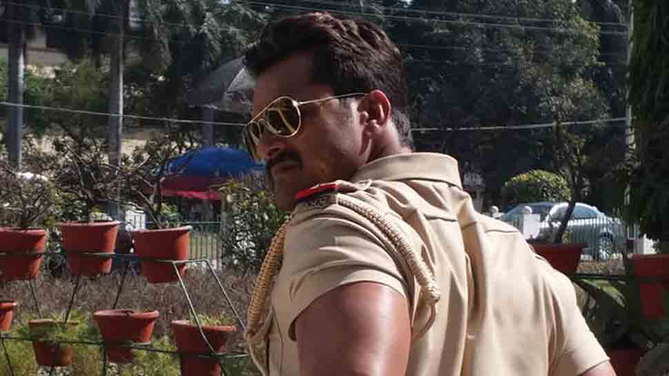 Have you seen these photos of Bhojpuri superstar Khesari Lal Yadav from sets of Dabang Sarkar?