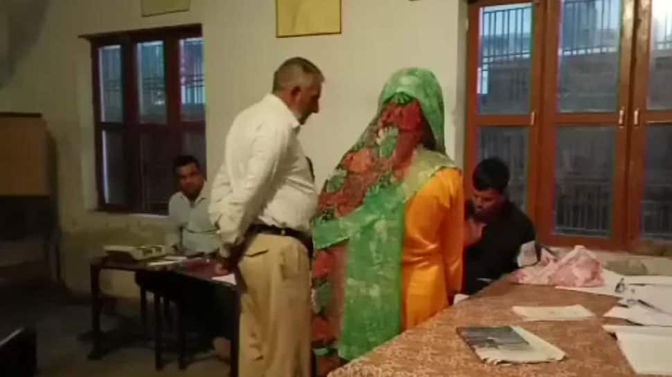 Voting for second phase of Jammu and Kashmir urban local body polls underway, mobile internet services suspended Voting for second phase of Jammu and Kashmir urban local body polls underway, mobile internet services suspended