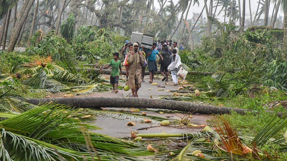 With Durga Puja around the corner, Cyclone &#039;Titli&#039; enters West Bengal, very heavy rainfall expected