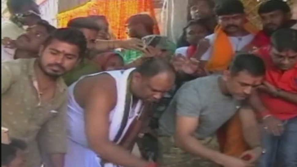 In pics: Dhoni offer prayers on 4th day of Navratri at Ranchi temple