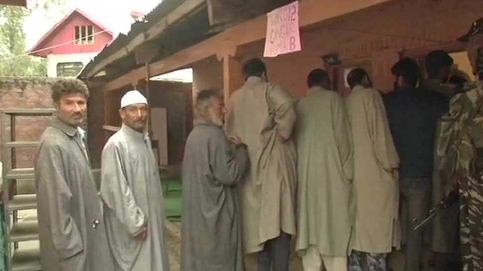 J&amp;K urban local body polls: Low voter turnout in Srinagar, Ganderbal, mobile internet services suspended