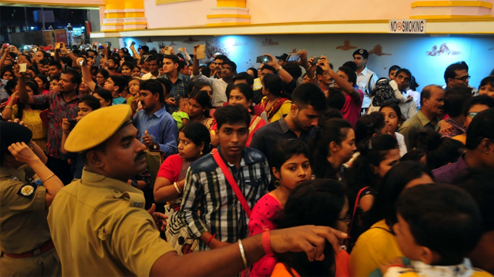 Fearing risk of collapse, Laketown foot overbridge in Kolkata shut for Durga Puja