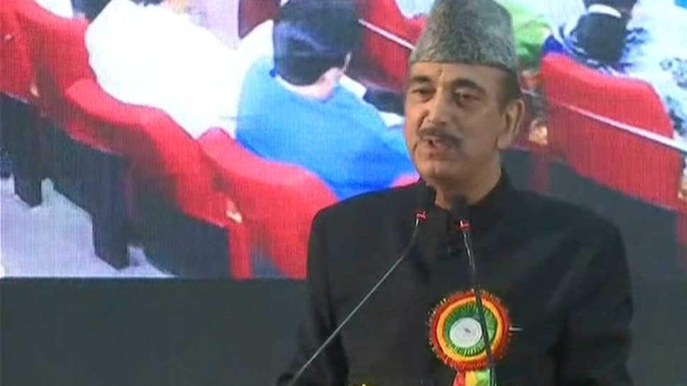 Hindus don&#039;t call me for campaigning as they are scared, says Ghulam Nabi Azad; BJP hits back