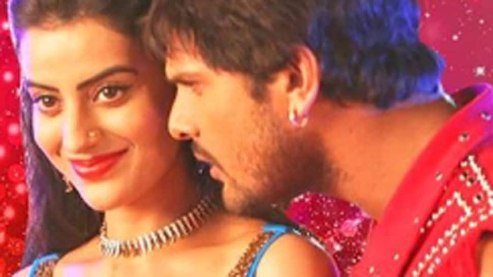 Khesari Lal Yadav and Akshara Singh&#039;s chemistry in Dhoka Deti Hai song is unmissable - Watch