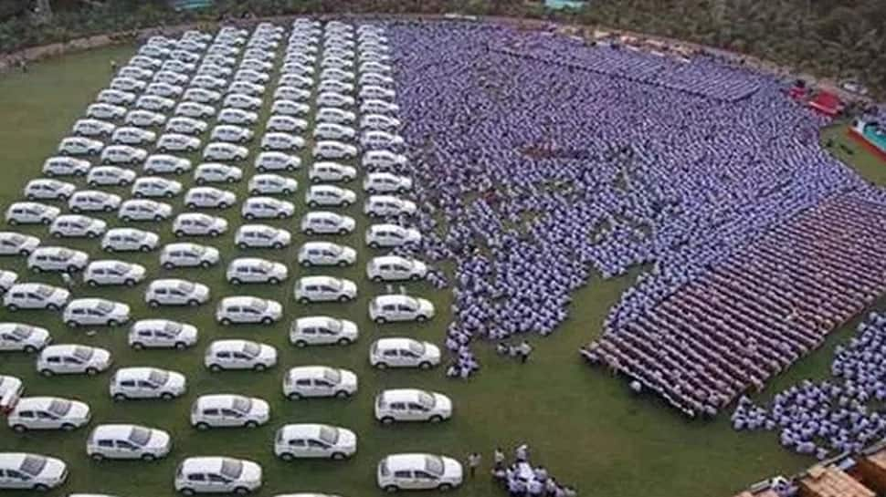 Surat Businessman Savji Dholakia To Gift Cars To 600 Employees For Diwali Companies News Zee News