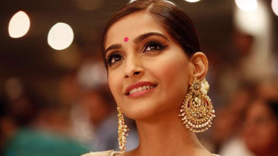 Sonam Kapoor Ahuja shares a breathtaking photo and we can&#039;t take our eyes off her!