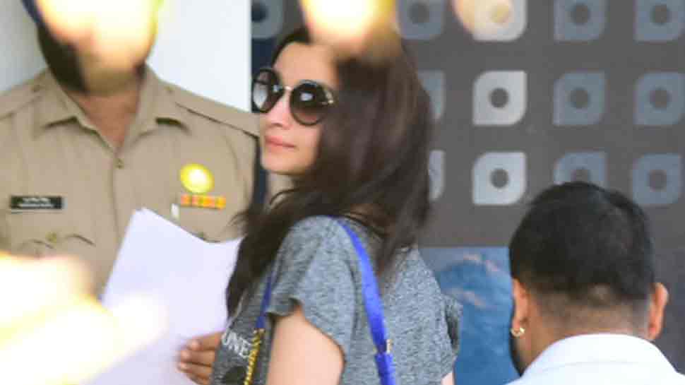 After turning heads at Vogue awards, Alia Bhatt flies back to Indore for Kalank