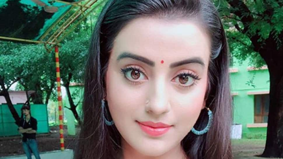 Akshara Singh shares a dreamy selfie on Instagram-See pic