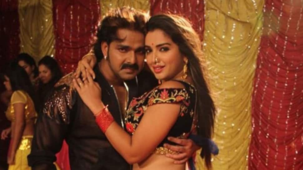 Amrapali Dubey poses with her &#039;Sher&#039; aka Pawan Singh—See pic