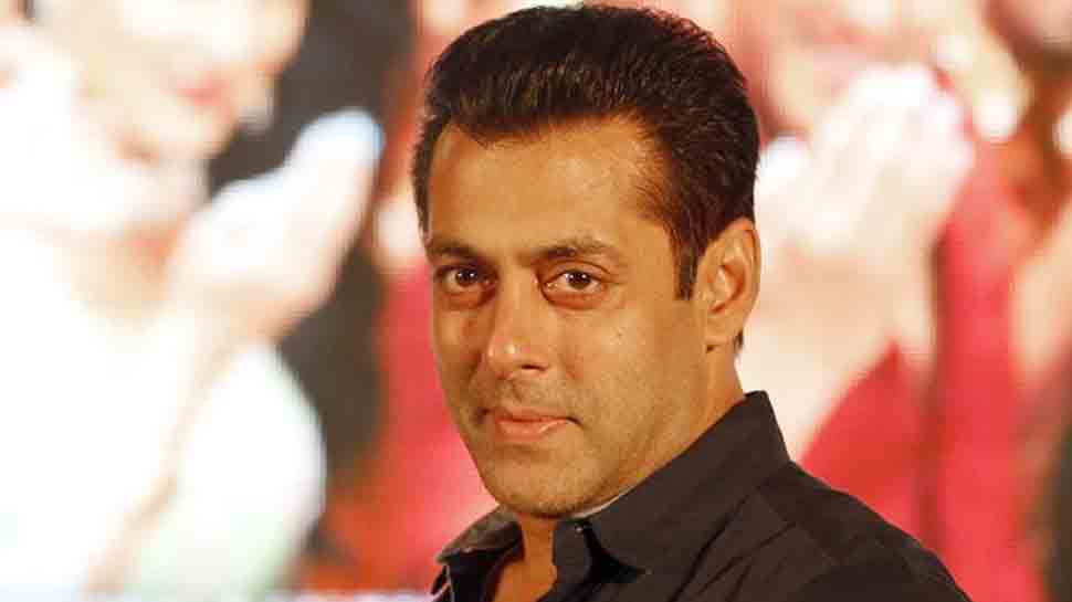 Salman Khan&#039;s two different look from Bharat sets leaked, go viral on Internet