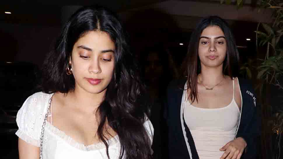 Janhvi, Khushi Kapoor snapped visiting Manish Malhotra&#039;s residence