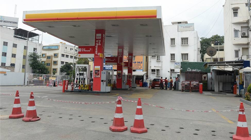 Petrol price witness dip again, costs Rs 79.37 in Delhi