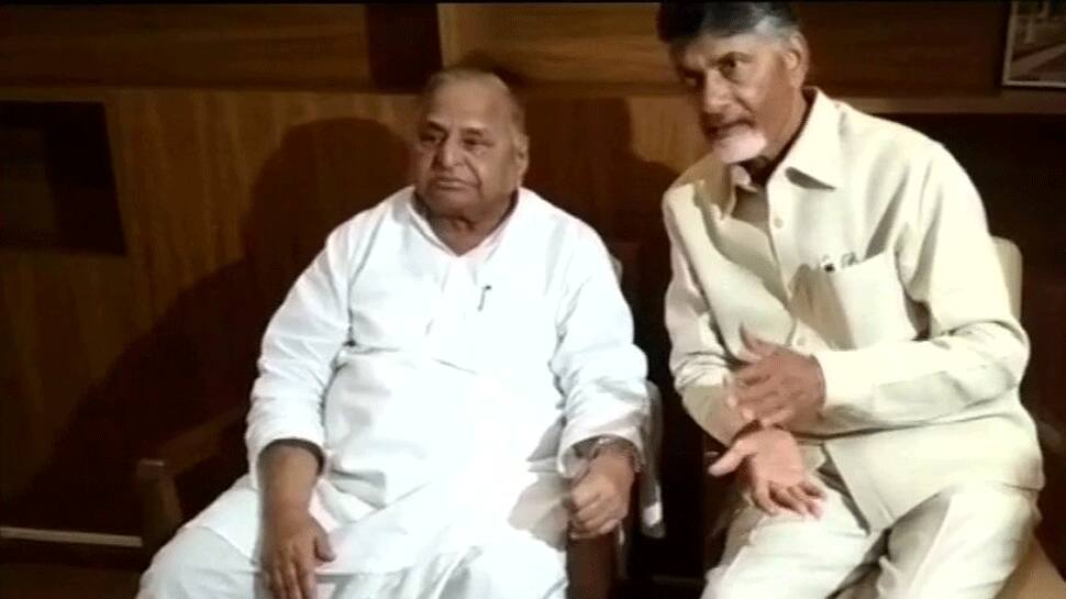 After Rahul Gandhi, Chandrababu Naidu meets Mulayam Singh Yadav in Delhi