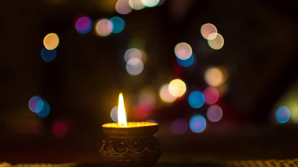 Diwali 2018: WhatsApp/SMS messages for your family and friends