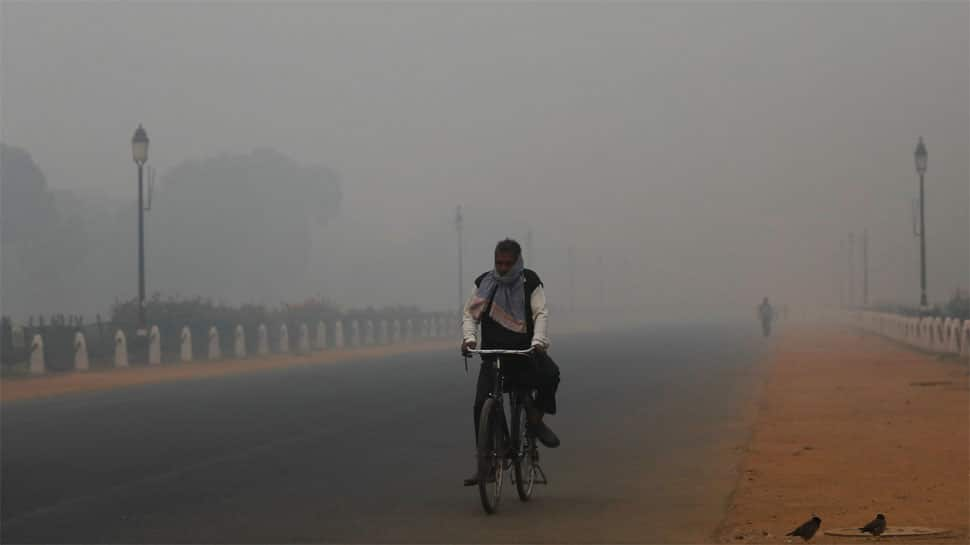 Delhi&#039;s air quality turns hazardous, thick smog engulfs city