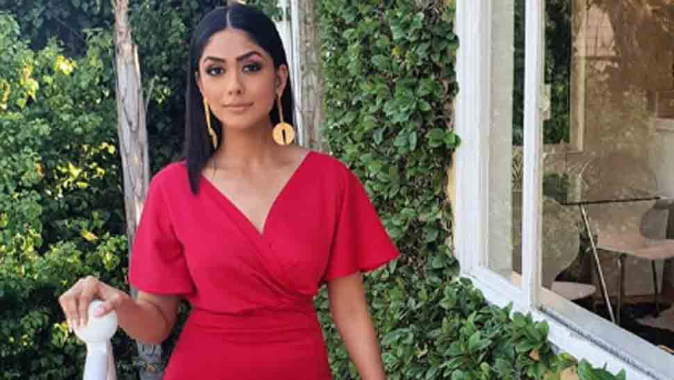 Challenging to step into Ramya&#039;s shoes as Sivagami: Mrunal Thakur